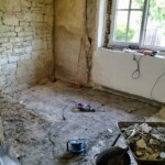 11. Začátek – Bourání omítek a také podlahy