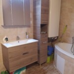 2. Téměř hotová koupelna před realizací silikonu, atd..